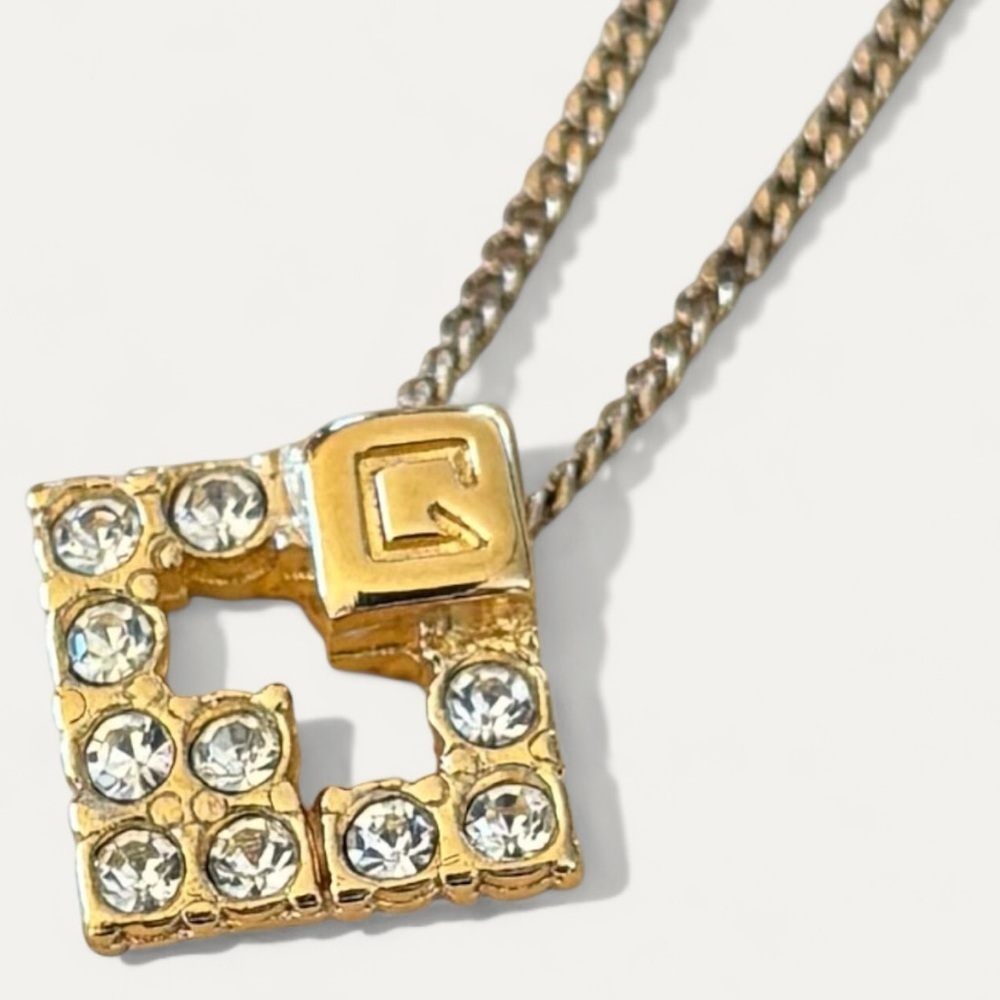 GIVENCHY 
Vintage Crystal G Pendant Necklace - Picture 8 of 12